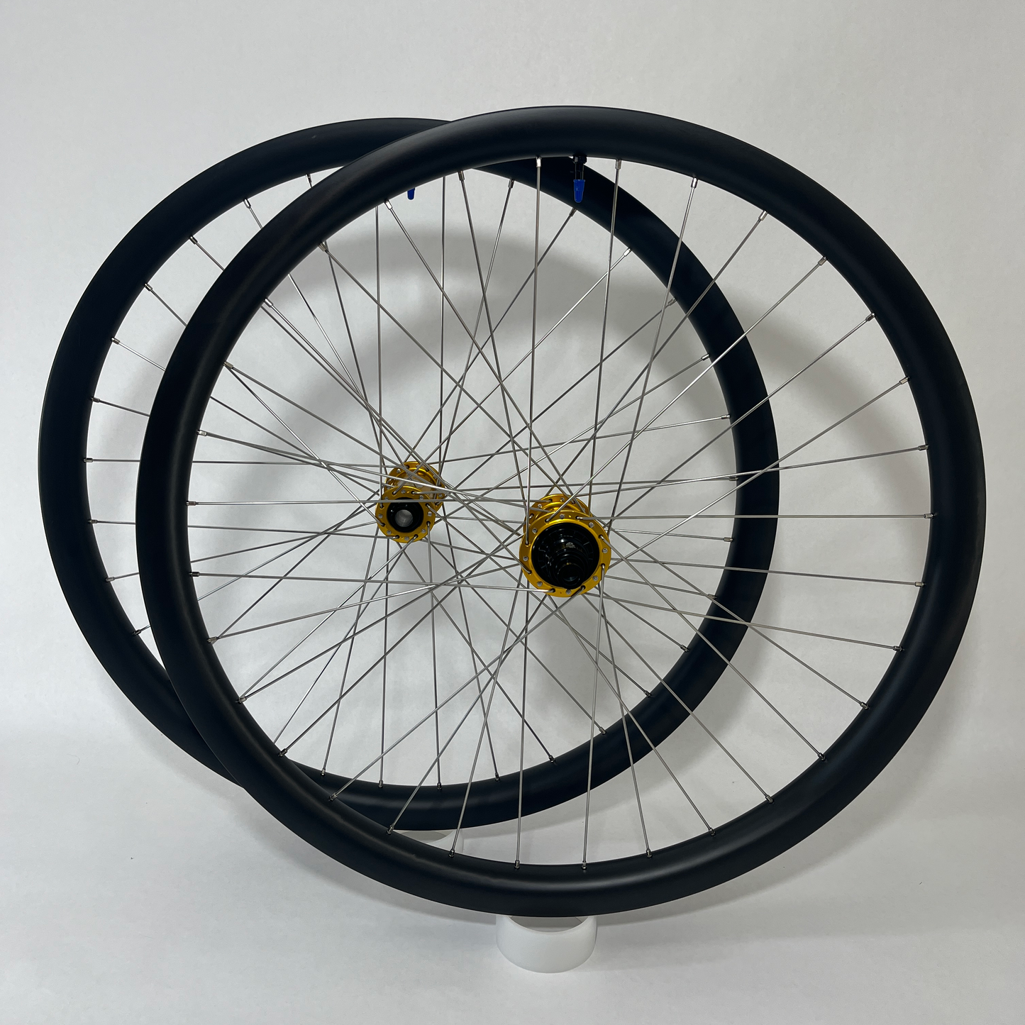 29" Industry Nine Hydra (gold) / 40mm Carbon Enduro Wheelset - (Boost/XD/CL)