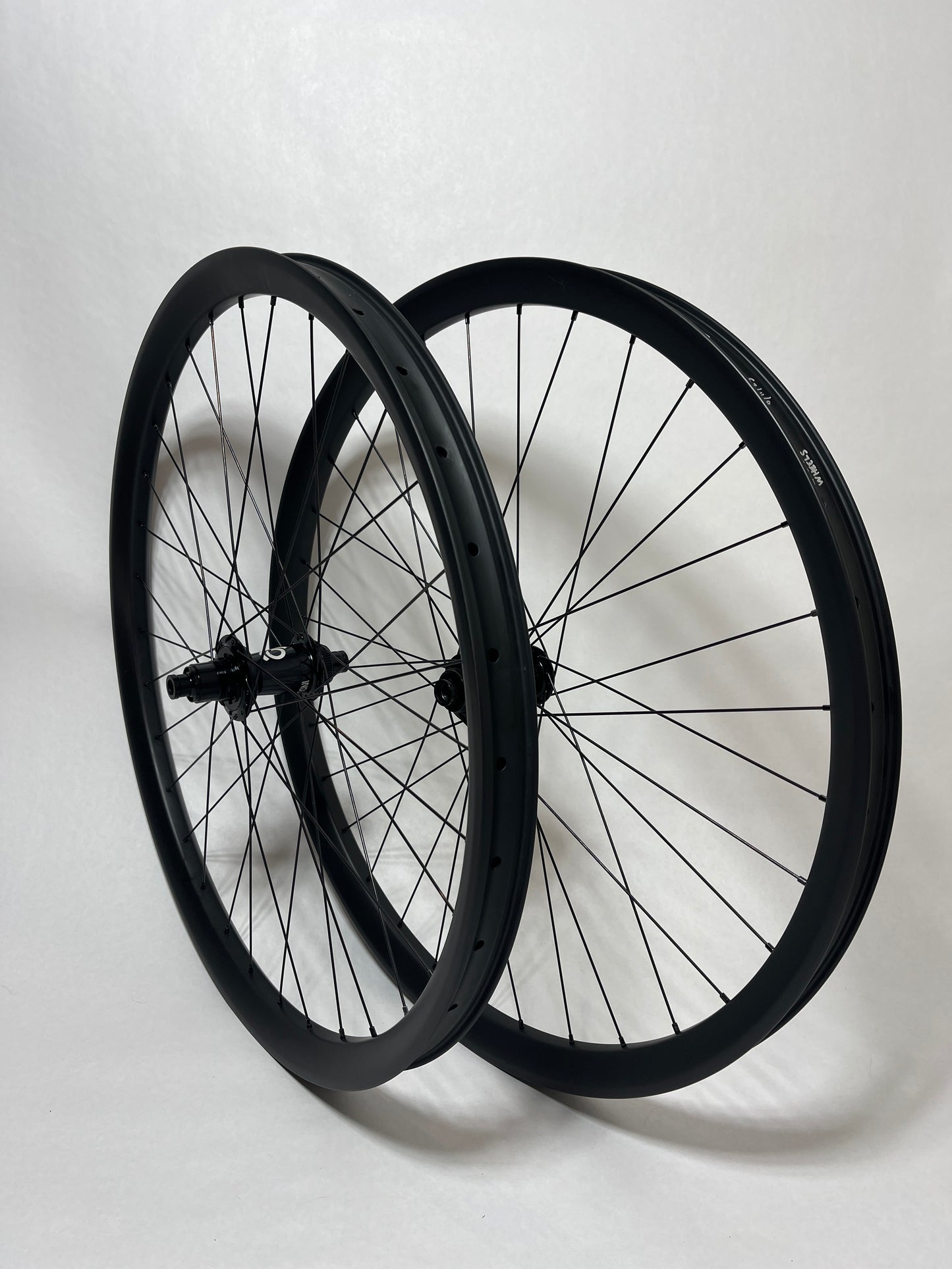 29" Industry Nine Hydra / 40mm Carbon Enduro Wheelset - (Boost/XD/Centerlock)