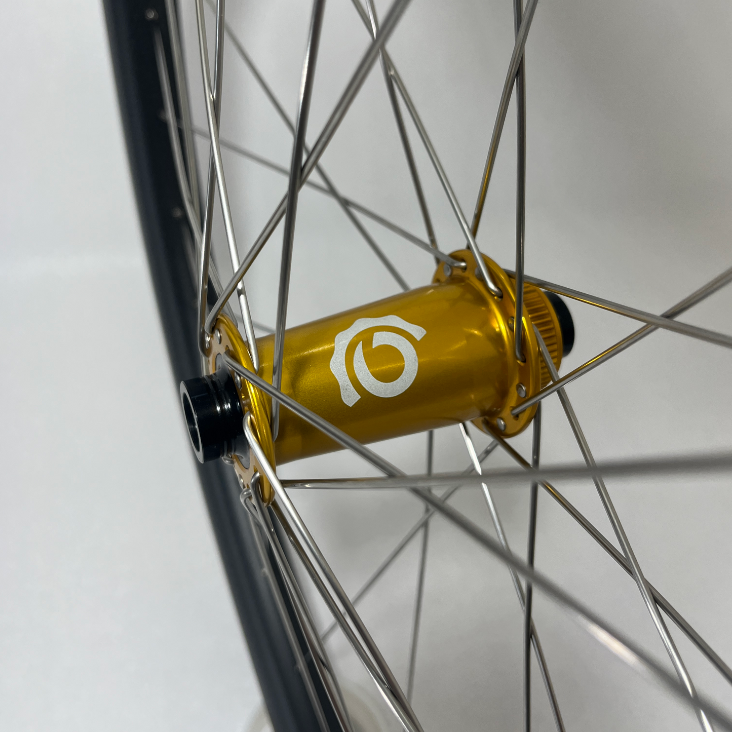 29" Industry Nine Hydra (gold) / 40mm Carbon Enduro Wheelset - (Boost/XD/CL)