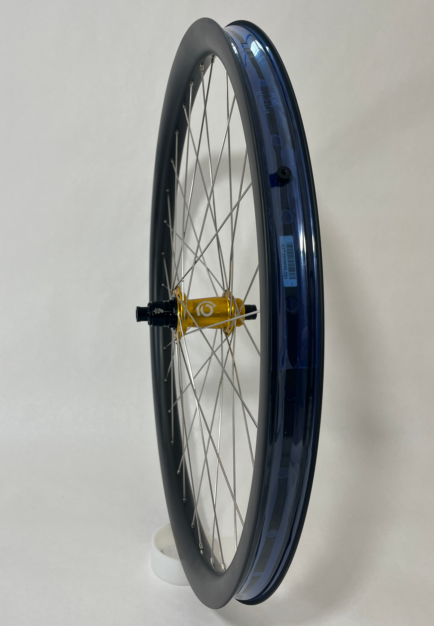 29" Industry Nine Hydra (gold) / 40mm Carbon Enduro Wheelset - (Boost/XD/CL)