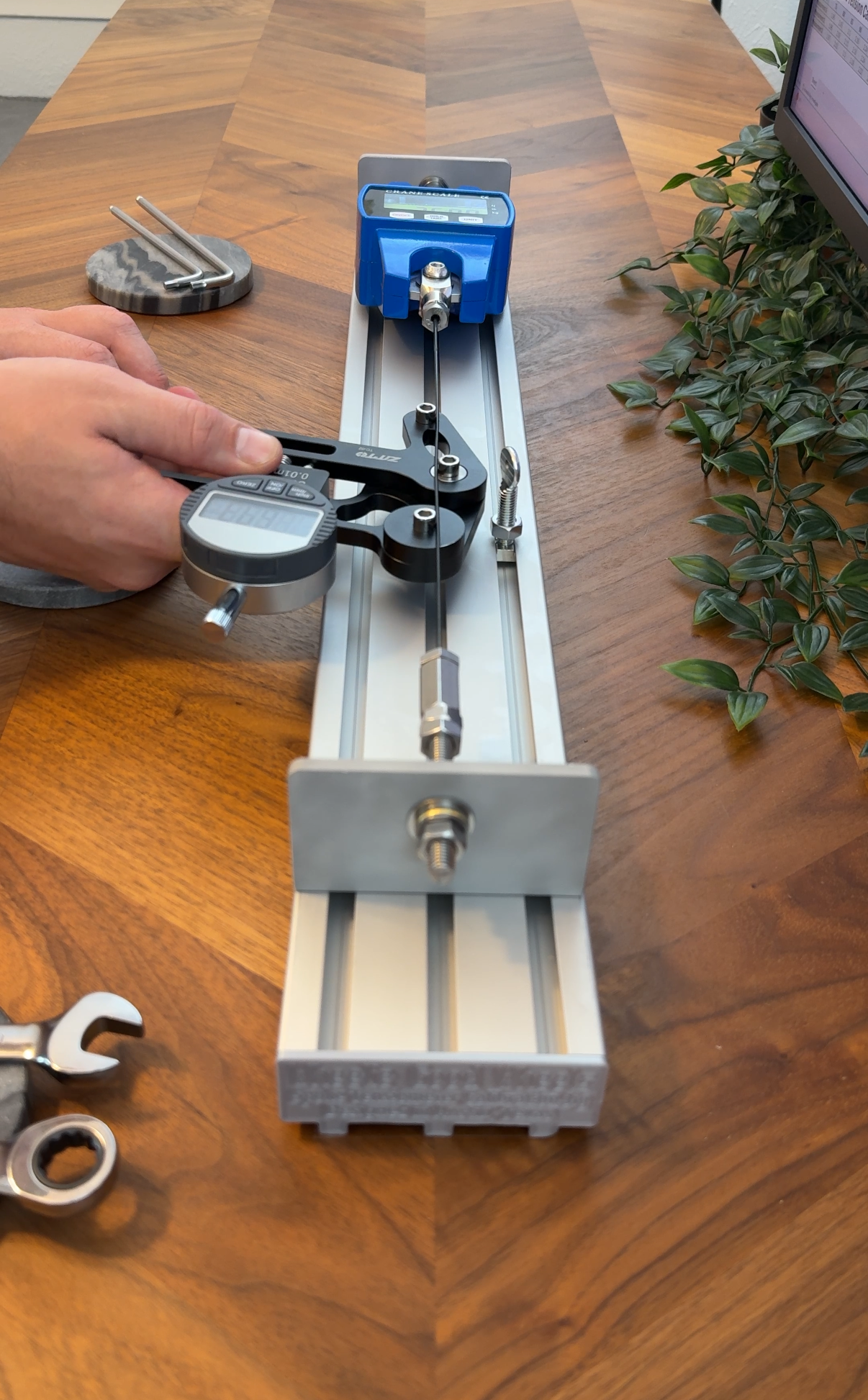 Load video: Digital Spoke Tension Meter Calibration | Accurate &amp; Repeatable